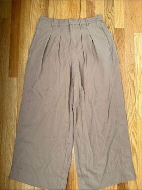 Marled Wide-Leg Pleated Chinos in Taupe
